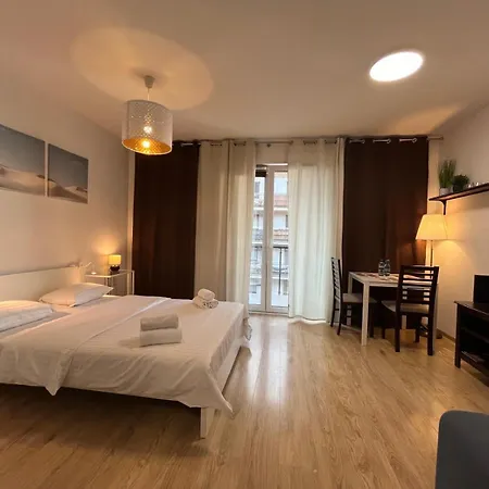 Apartment Okrzei Praga