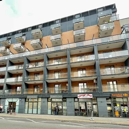 Okrzei Praga ワルシャワ