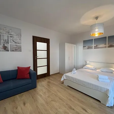 Okrzei Praga * ワルシャワ